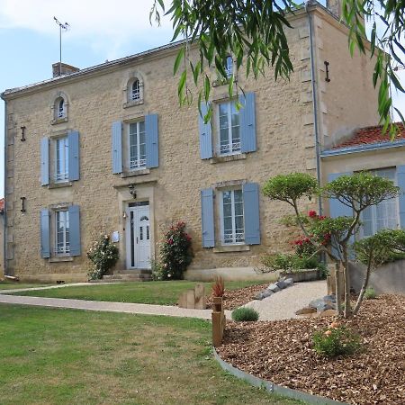 Chambres D'Hotes Le Tilleul Saint-Hilaire-des-Loges エクステリア 写真
