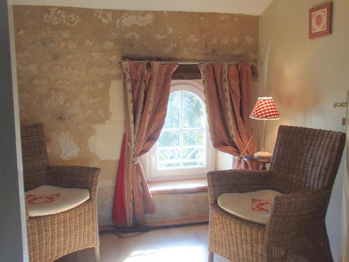 Chambres D'Hotes Le Tilleul Saint-Hilaire-des-Loges エクステリア 写真
