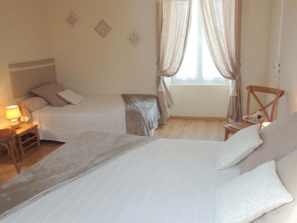 Chambres D'Hotes Le Tilleul Saint-Hilaire-des-Loges エクステリア 写真
