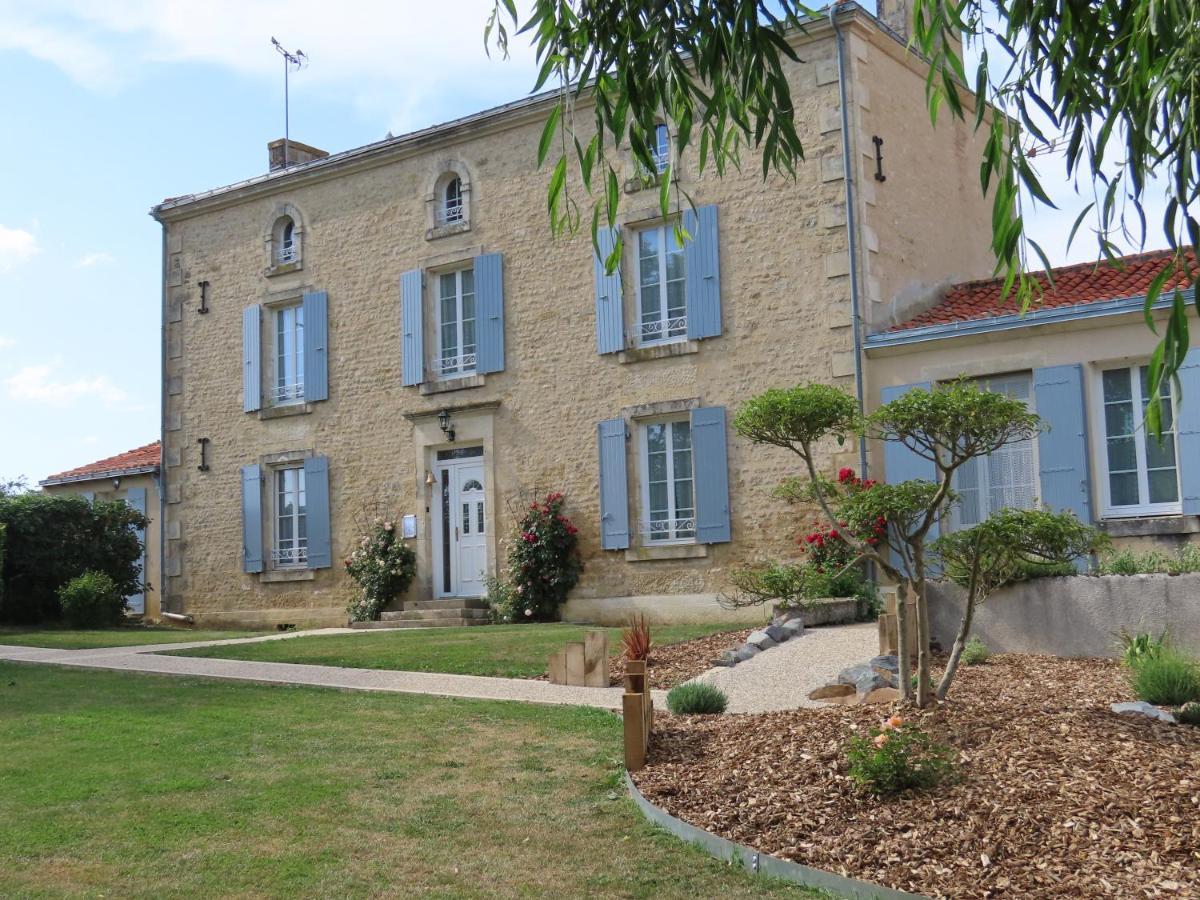 Chambres D'Hotes Le Tilleul Saint-Hilaire-des-Loges エクステリア 写真