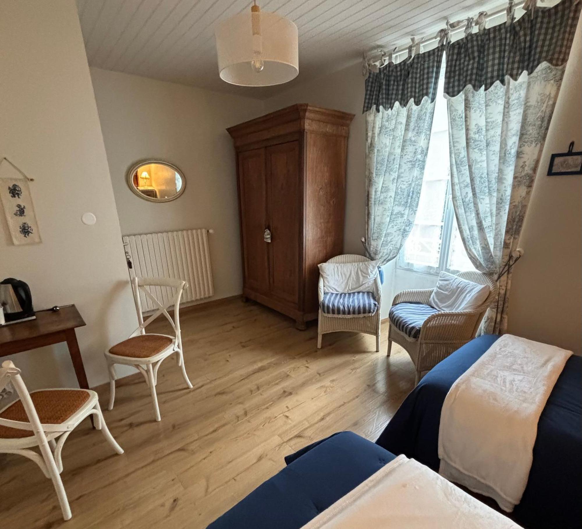 Chambres D'Hotes Le Tilleul Saint-Hilaire-des-Loges エクステリア 写真